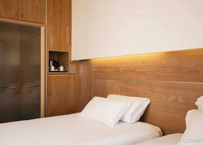 Hilton Garden Claridge 4*