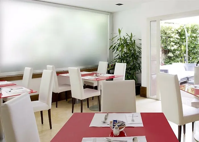 Szálloda Hilton Garden Claridge 4*